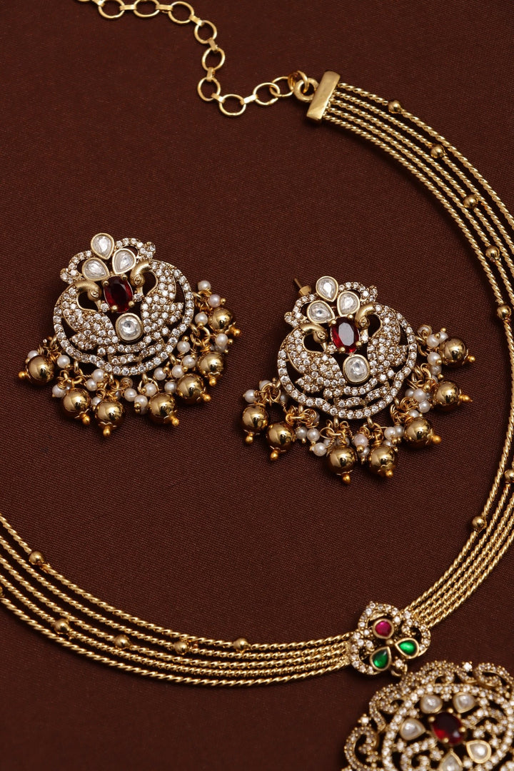 Ishra - Victorian Peacock Pendant Goldball Hasli Choker - N6163
