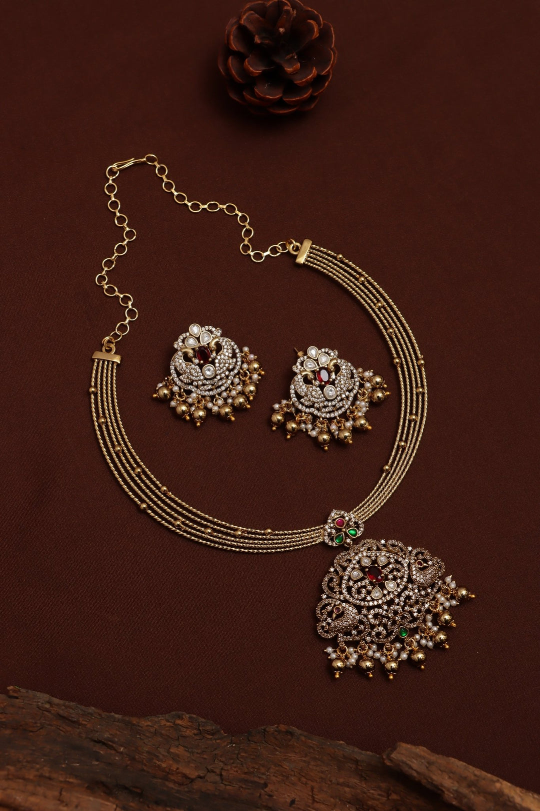 Ishra - Victorian Peacock Pendant Goldball Hasli Choker - N6163