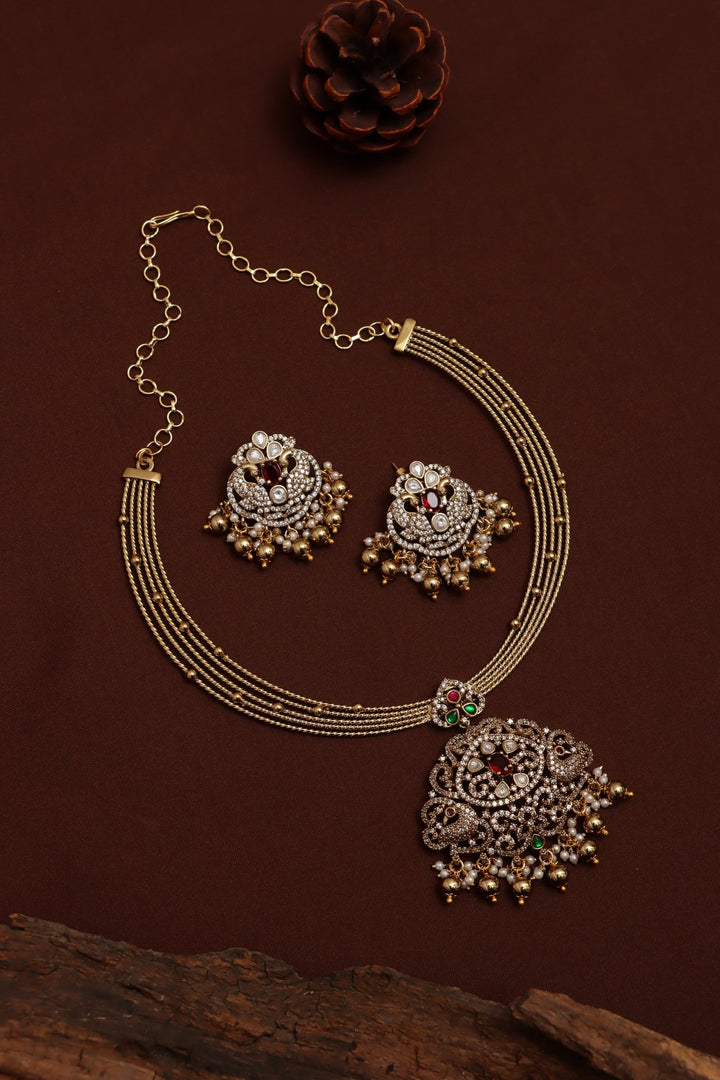 Ishra - Victorian Peacock Pendant Goldball Hasli Choker - N6163