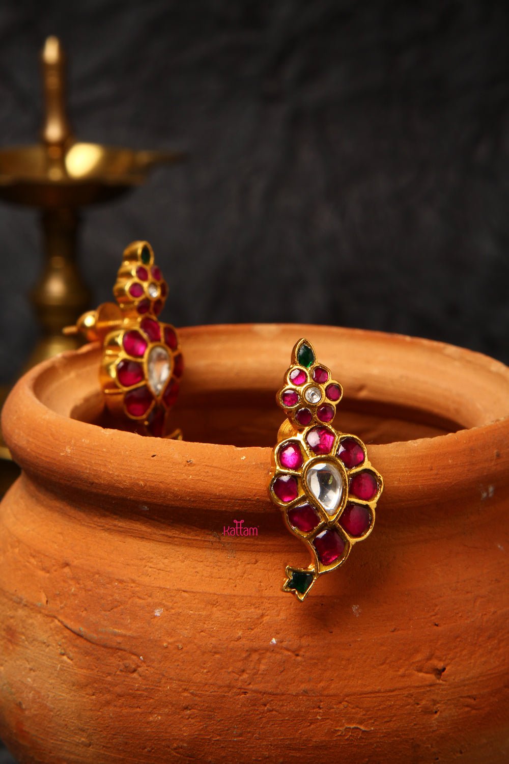 Kemp Manga Earring (Screw Type) - E047