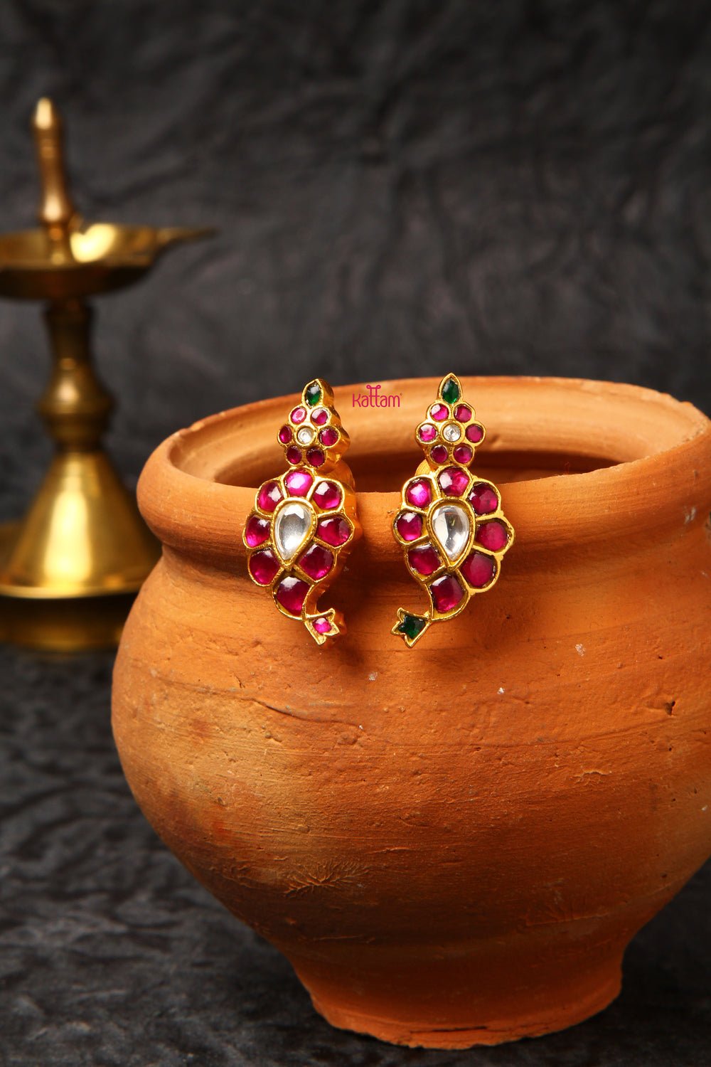 Kemp Manga Earring (Screw Type) - E047