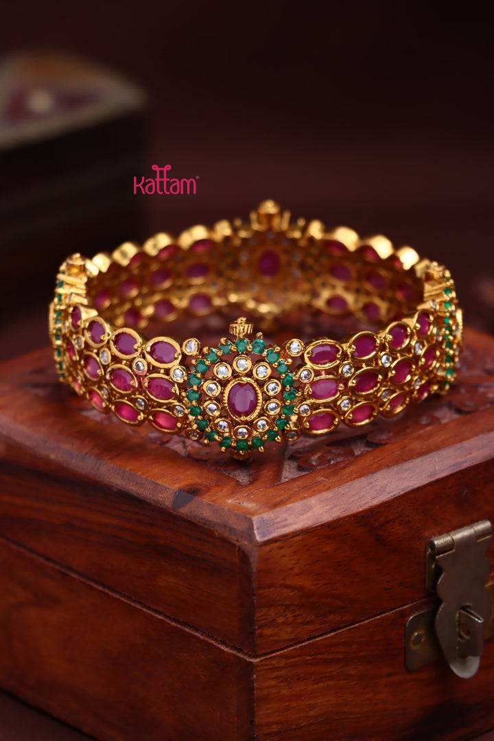Kemp Stone Bangle - B573 - V4