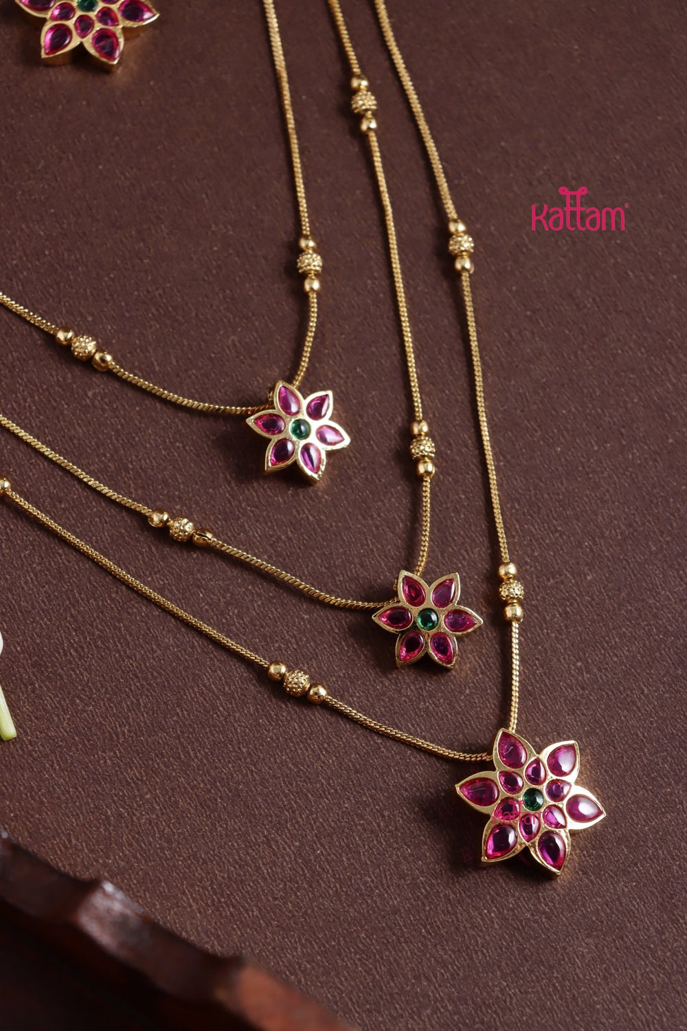 Kemp Three Layered Flower Chain Set - N3797