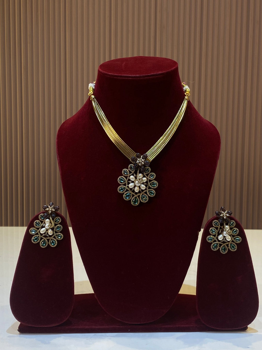 Kolam Pendant Hasli Choker - SPN92