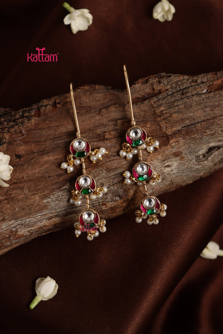 Kundan Rounds Pearls Earcuff - E1321