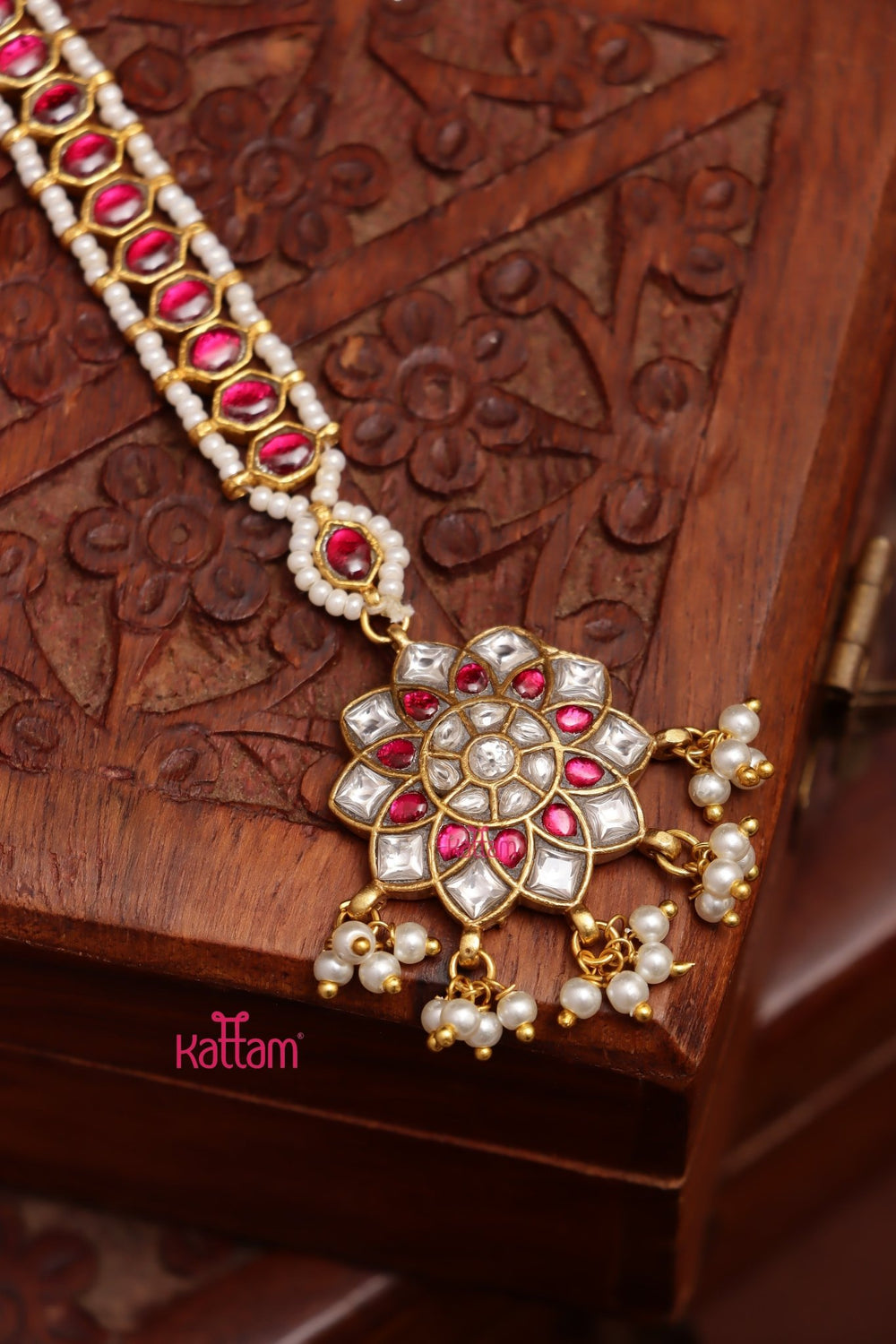 Kundan White Flower Maang Tikkka - MT158
