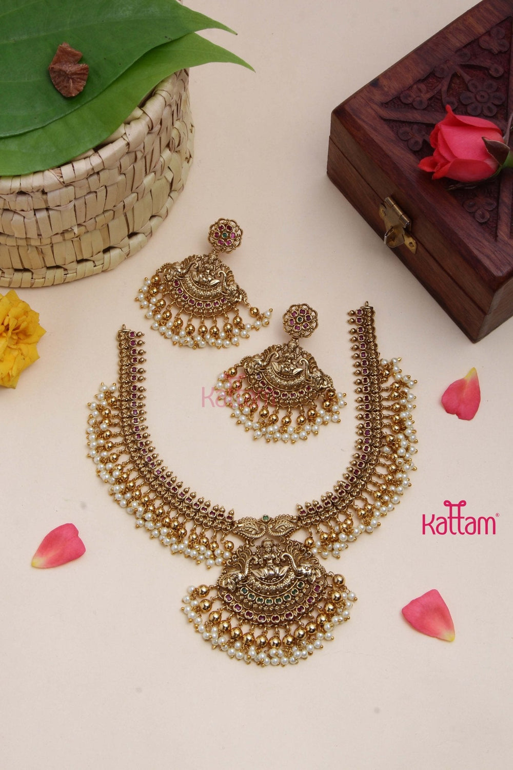 Lakshmi Gold & Pearl Trim Necklace - N2996