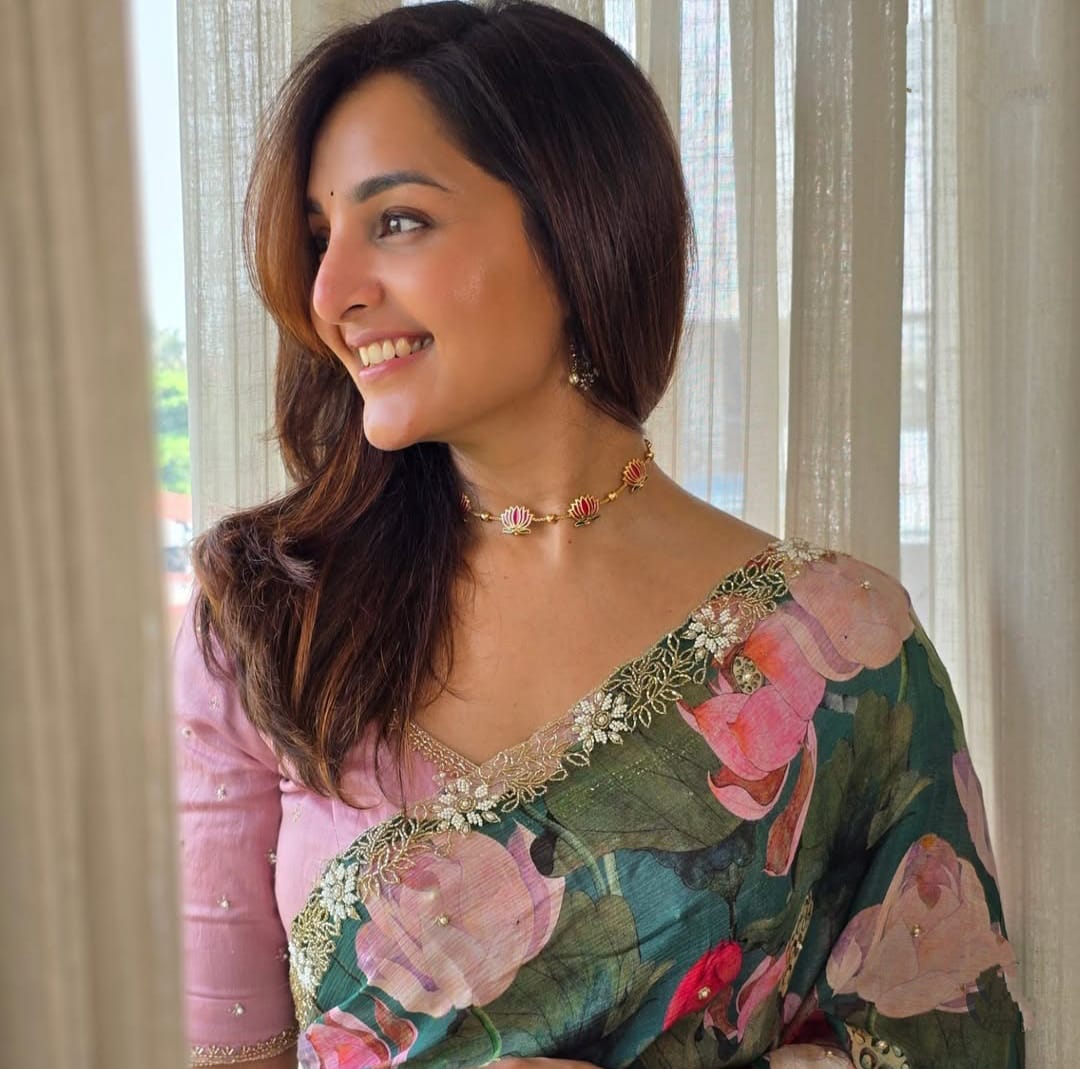 Manju Warrier Lotus Chain - N3696
