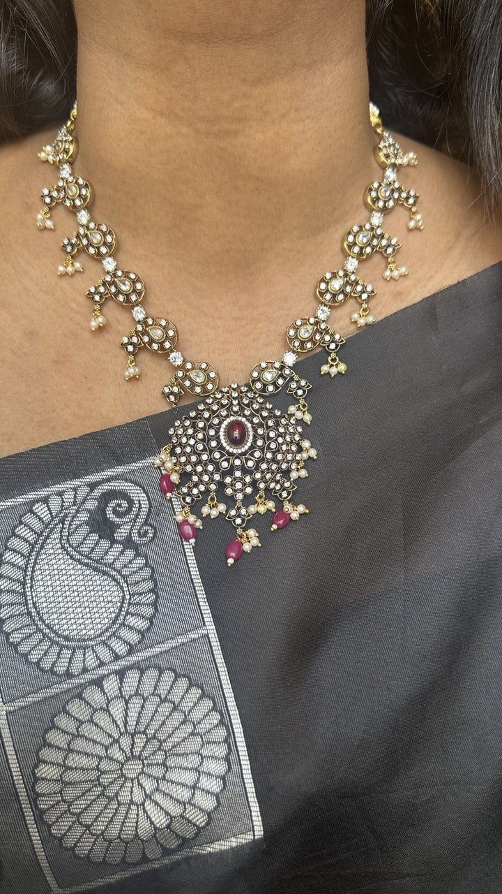 Mano - Victorian Paisley Black Polish Necklace - Ruby - N6046