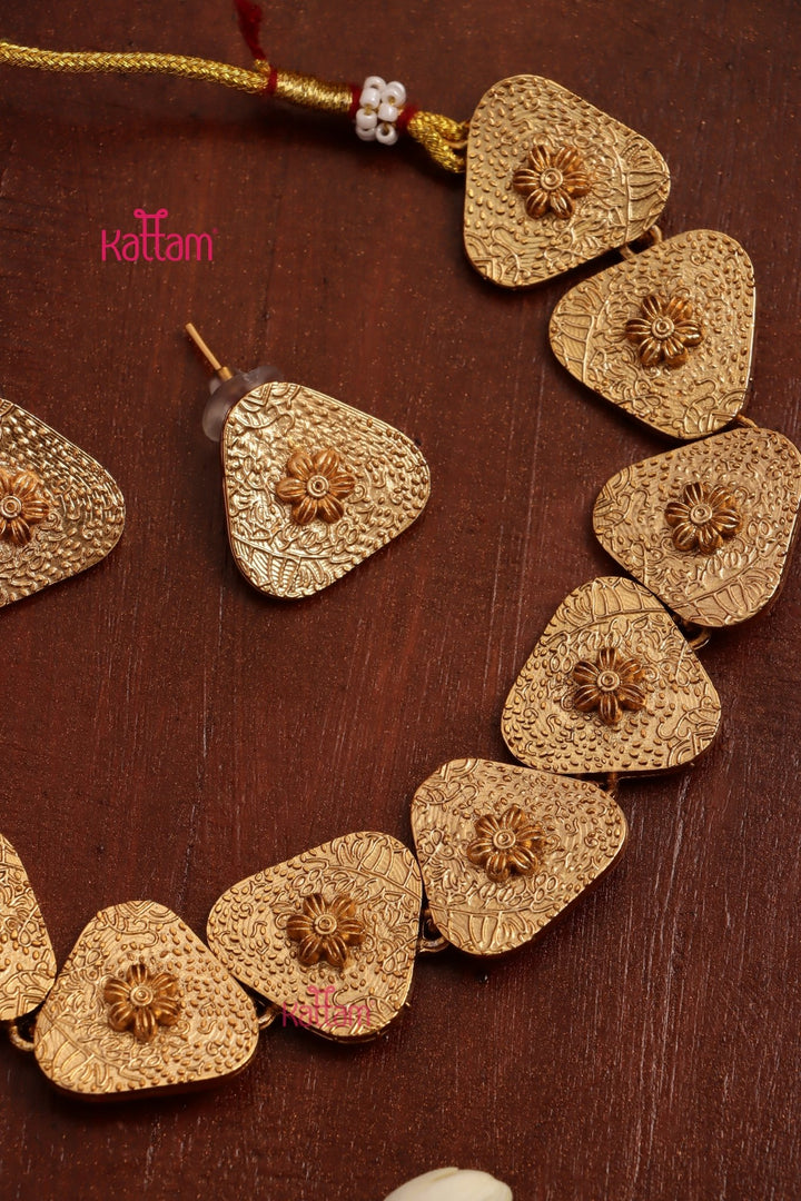 MatteGold Carved Floral Motif Set - N3685