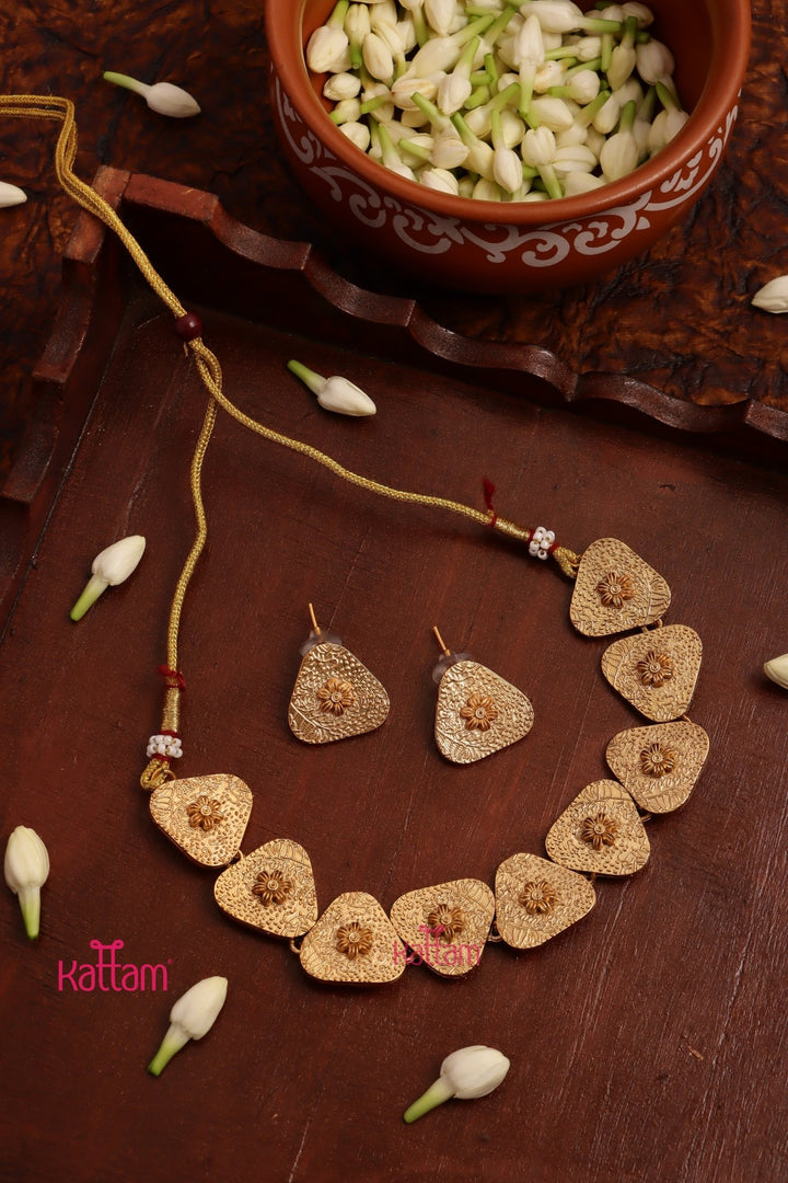MatteGold Carved Floral Motif Set - N3685