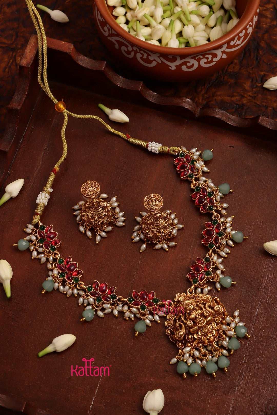 Mattegold Goddess Lotus Necklace - N3687