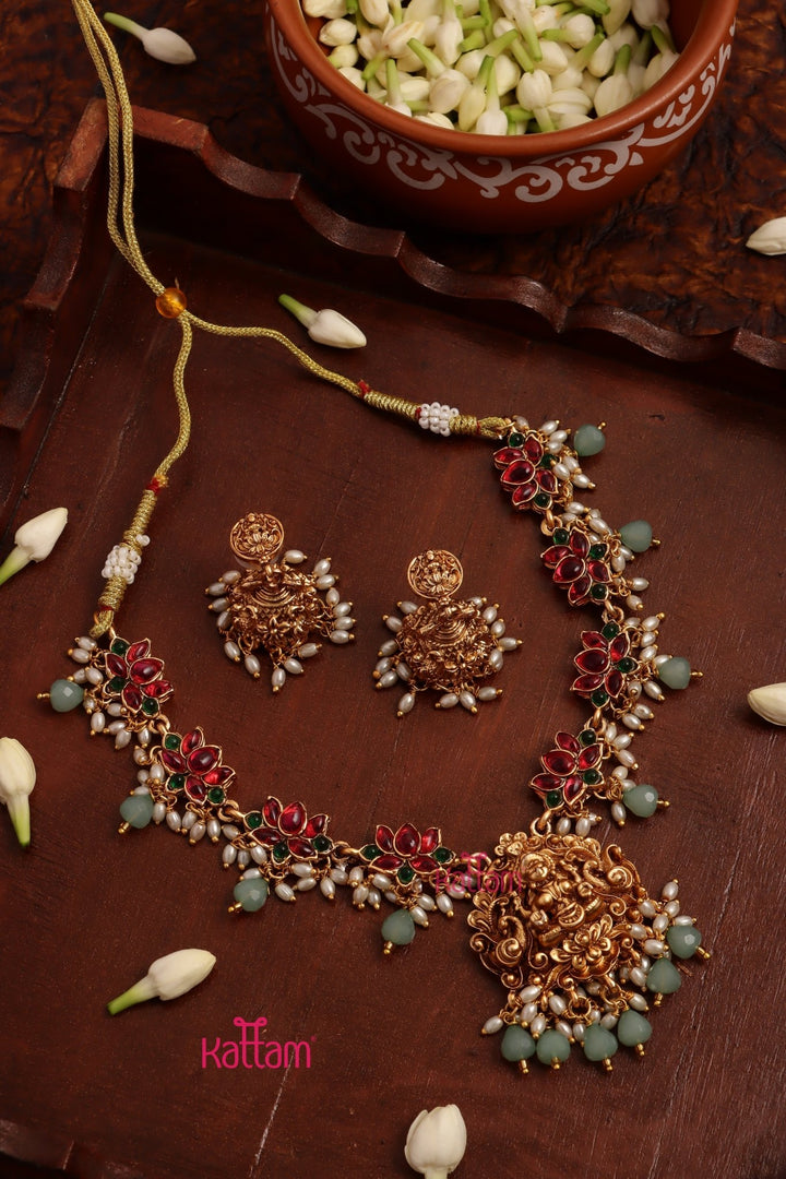 Mattegold Goddess Lotus Necklace - N3687