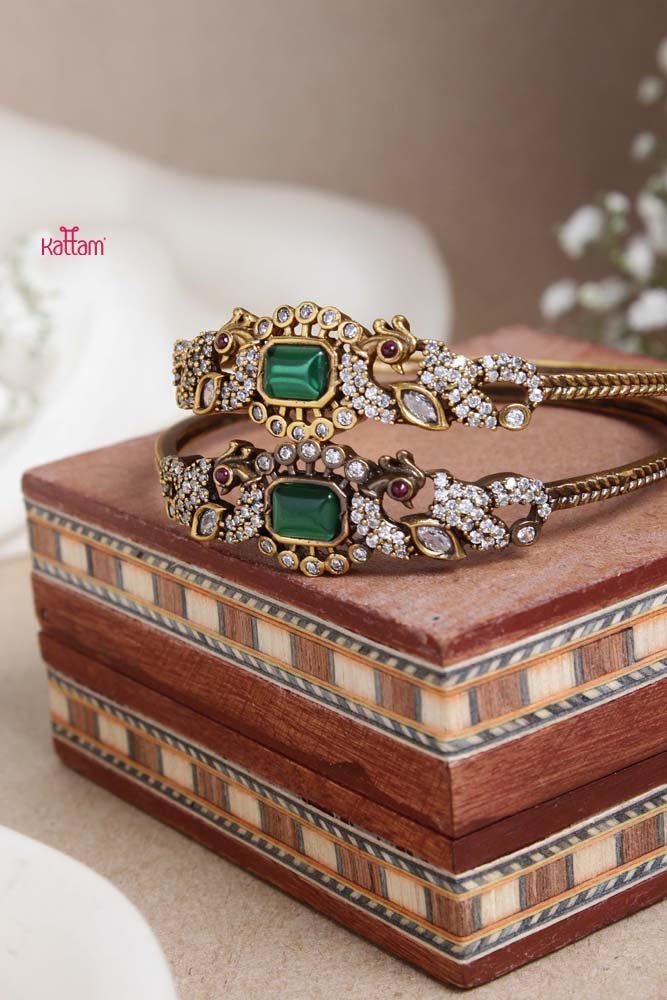 Mayil Stone Bangle - B483- V4
