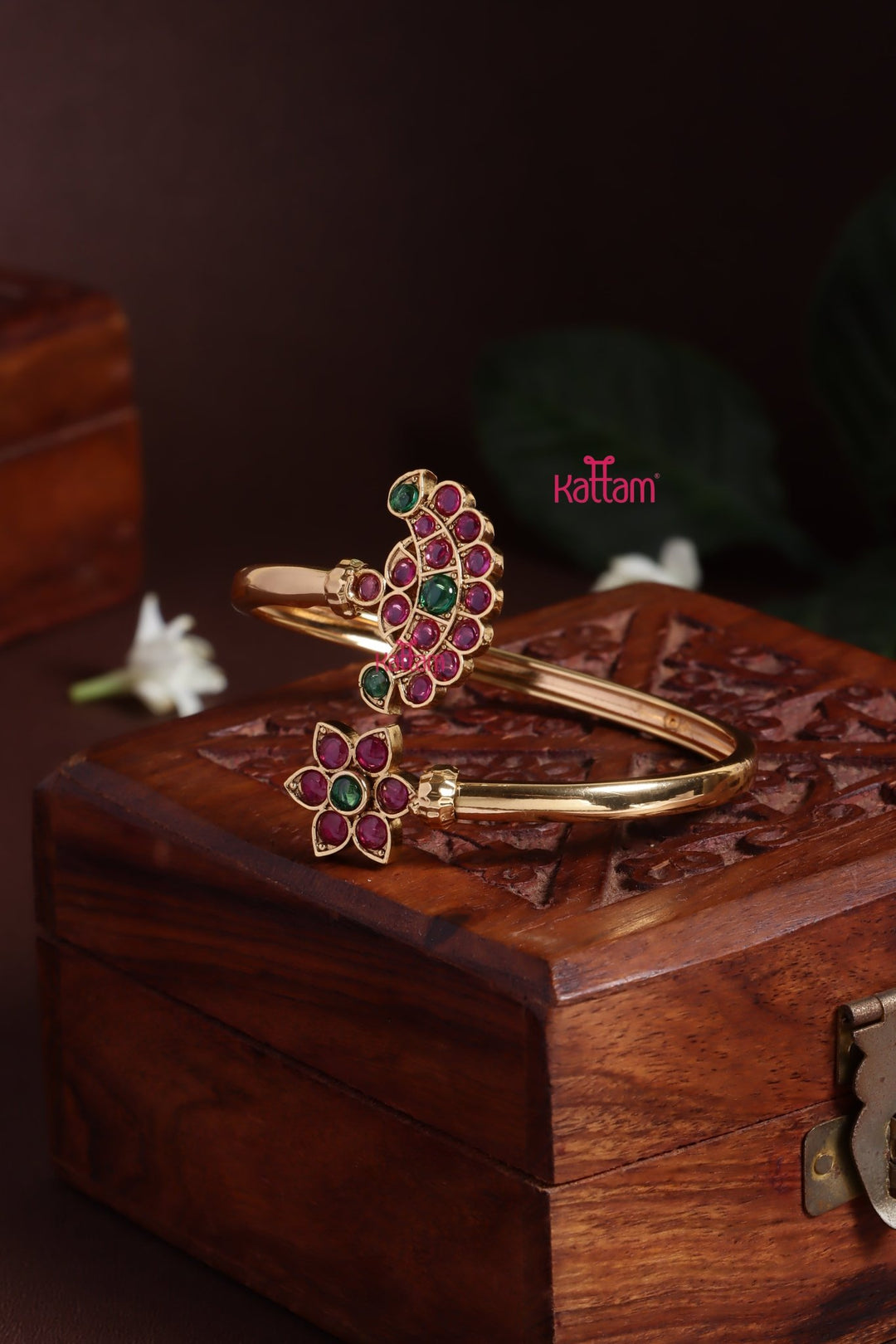 Mini Rubygreen Flower Kada - B626