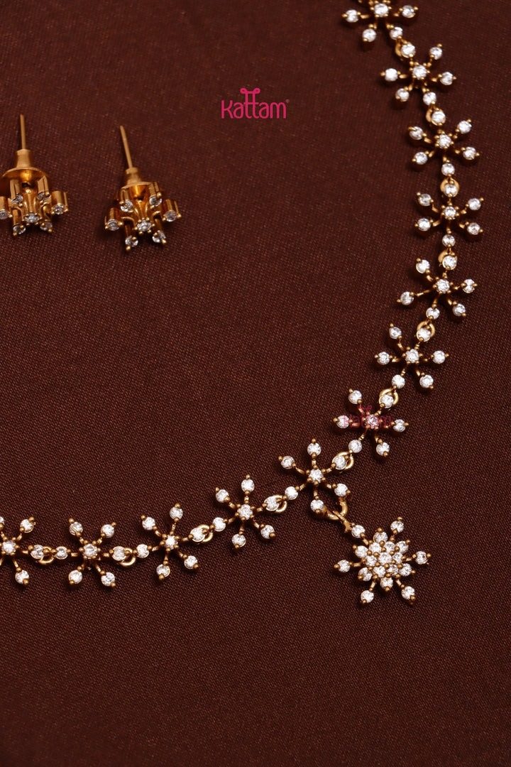 Mini White Flower Dollar Choker - N5271