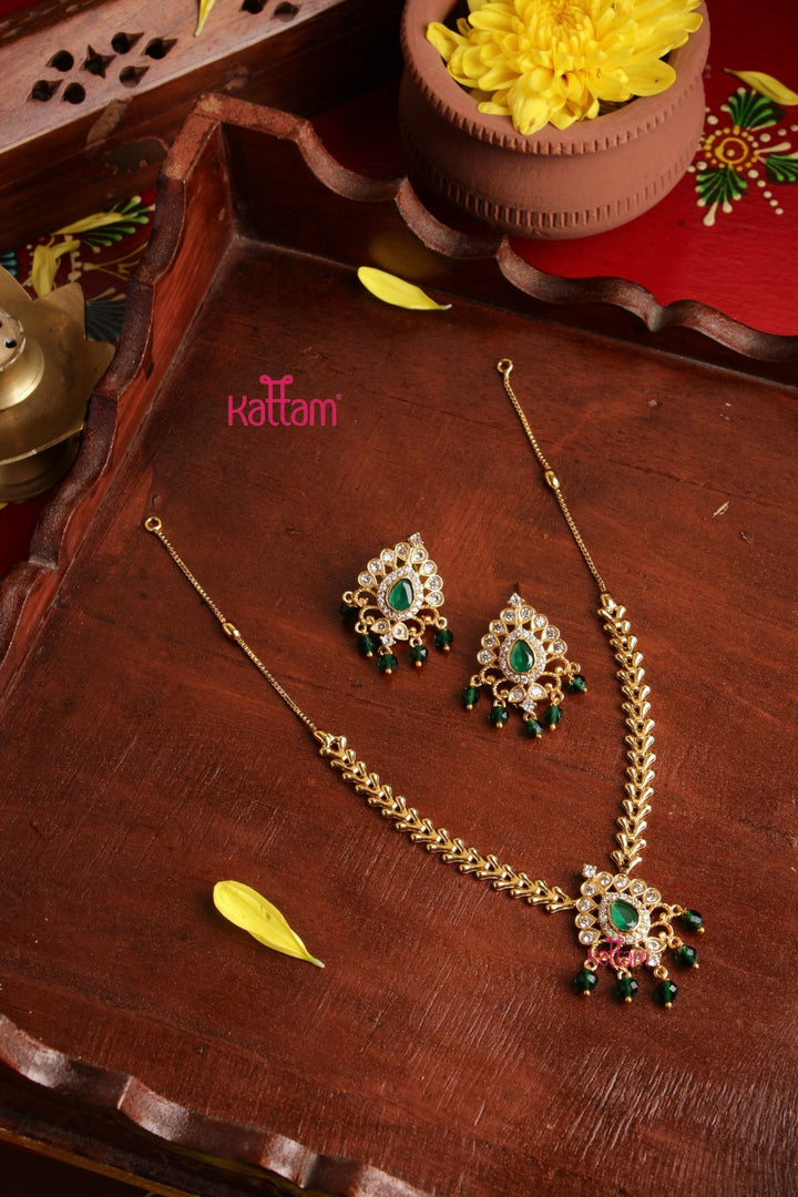 Motif Green Stone Necklace - N3845