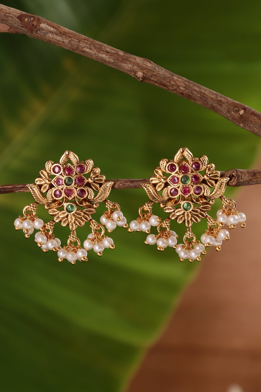 Motif Pearl Drops Earring - E1435