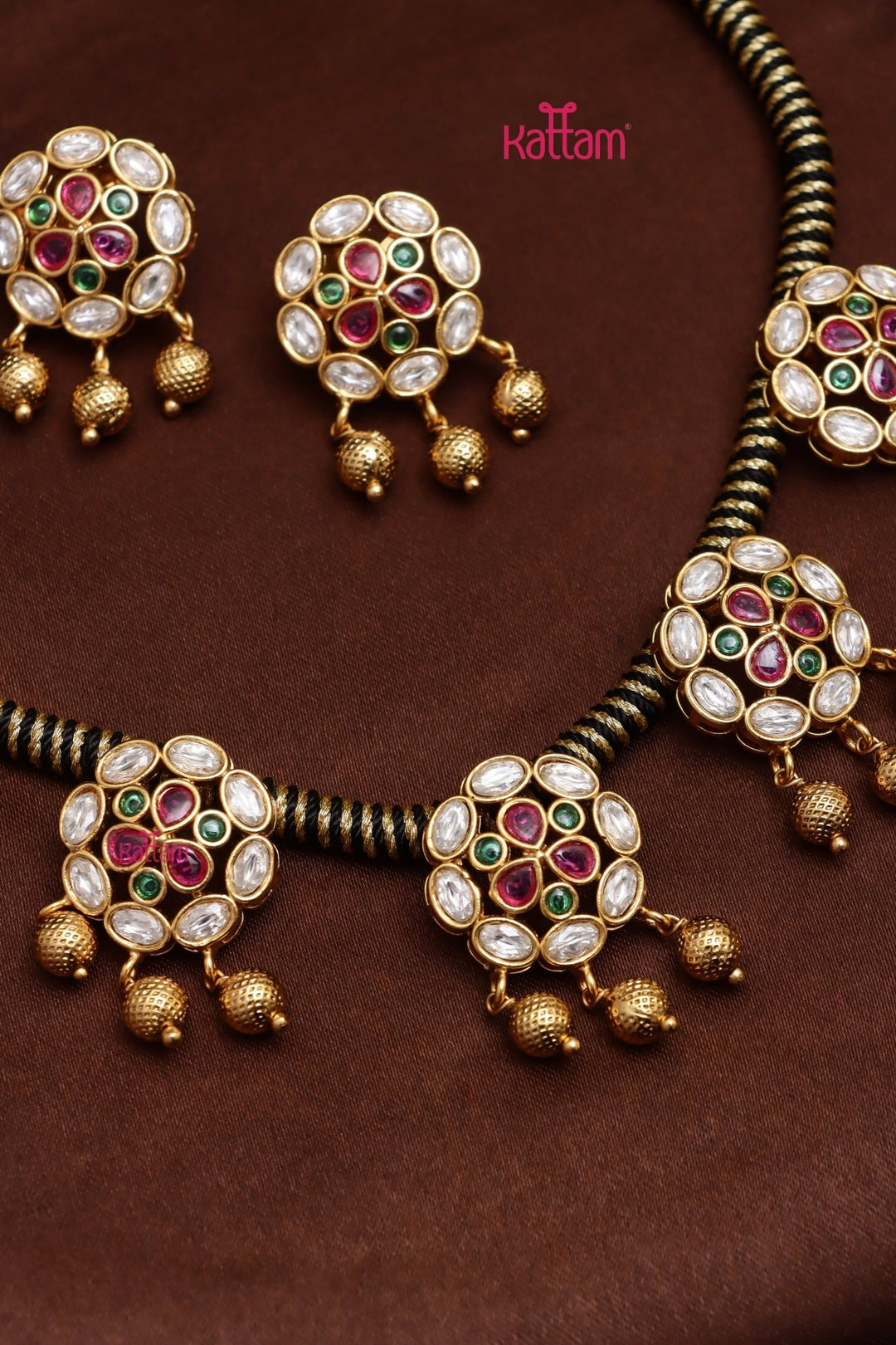 Mulstistone Round Pendant Handmade Thread Choker - N3770