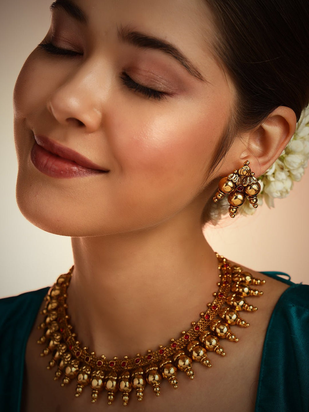 Mythili - Ball Spike Choker - N2005