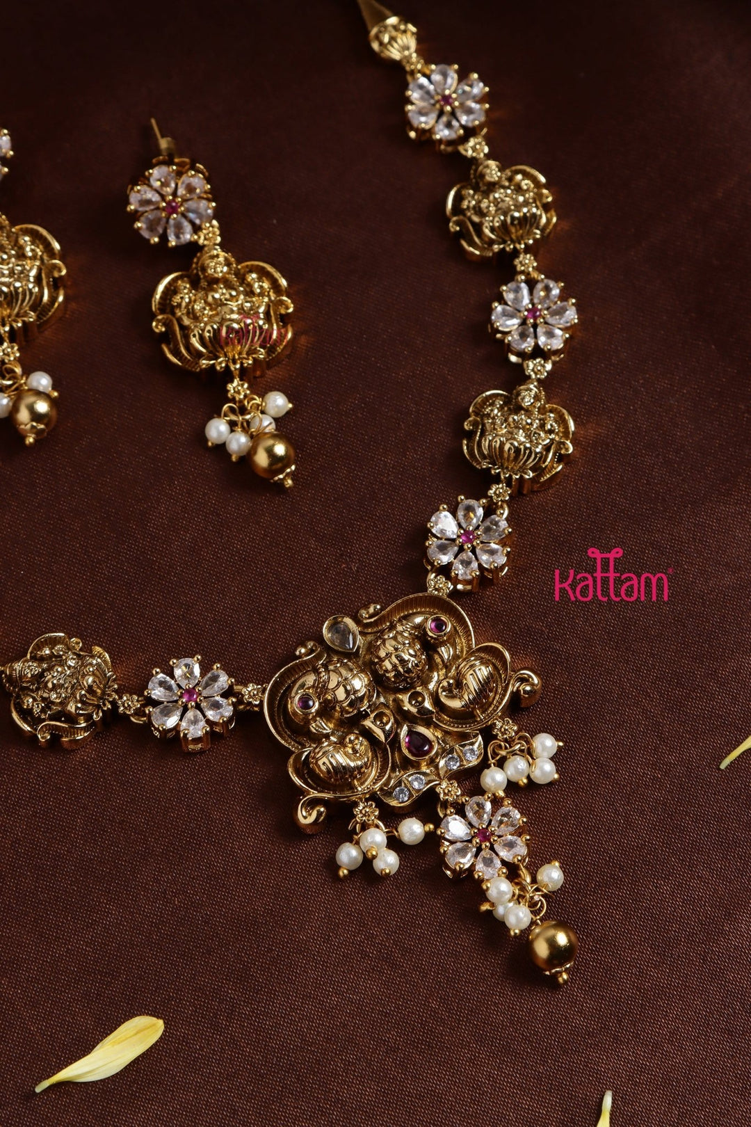 Nakshi Dollar White Stone Choker - N3206