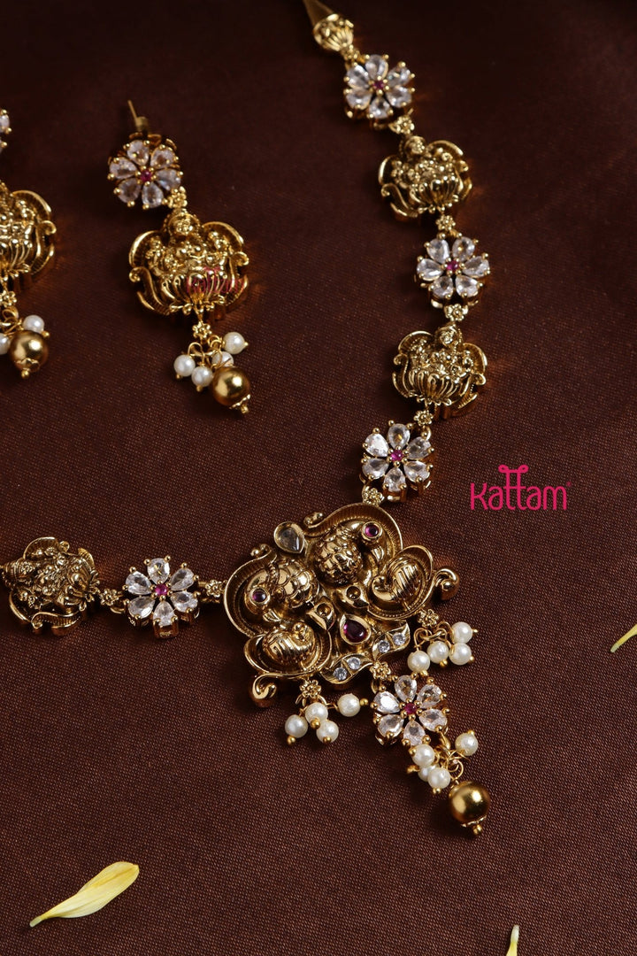 Nakshi Dollar White Stone Choker - N3206