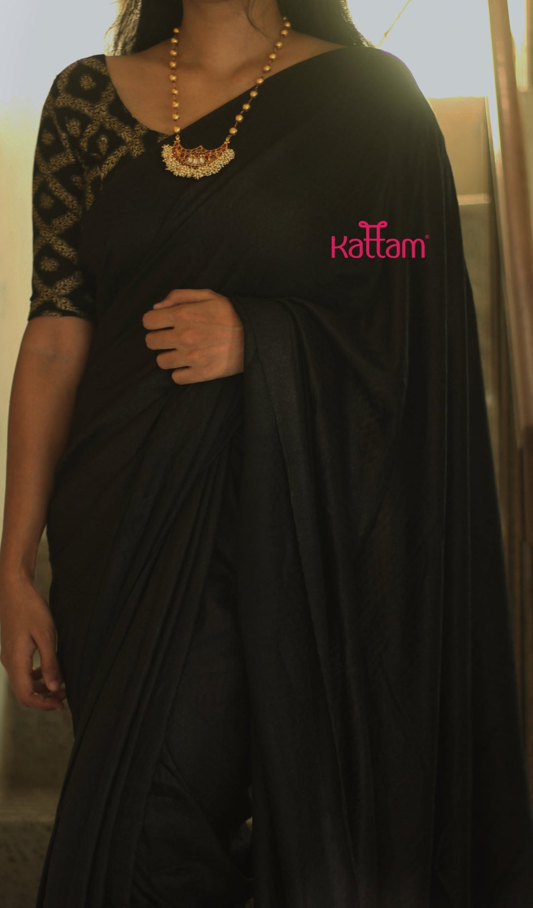 Nila - Half Moon Pendant Ball Necklace - N379