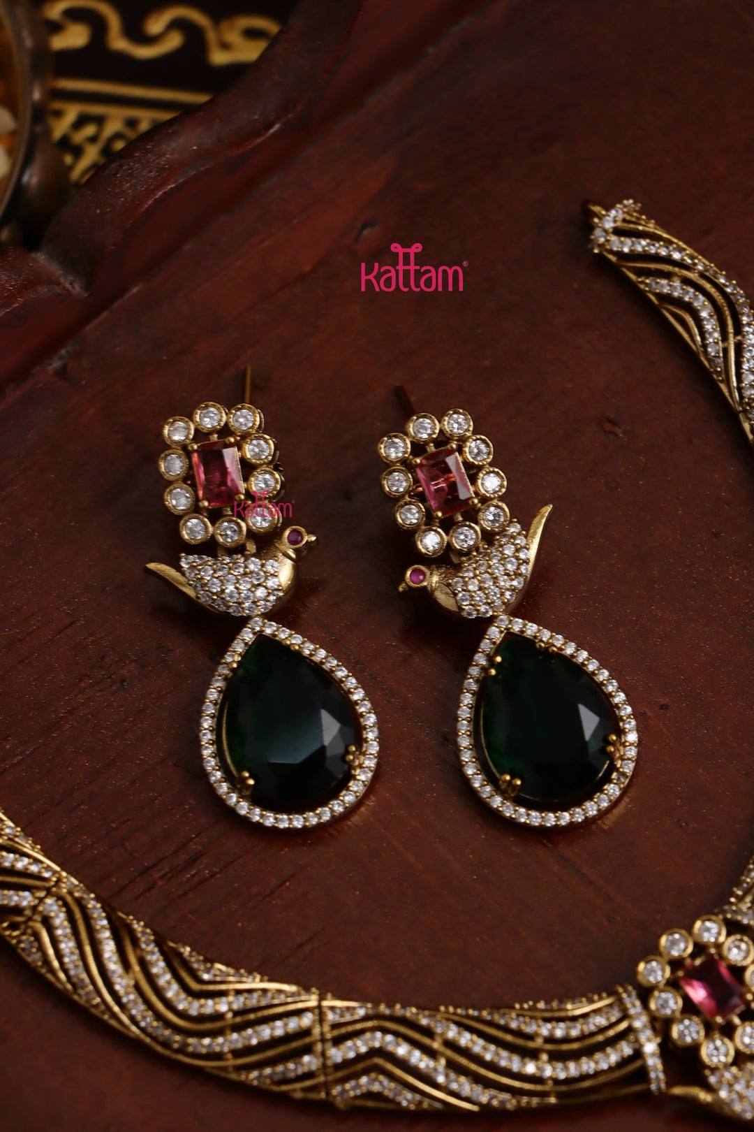 Parrot Pendant Hasli Choker - N5354