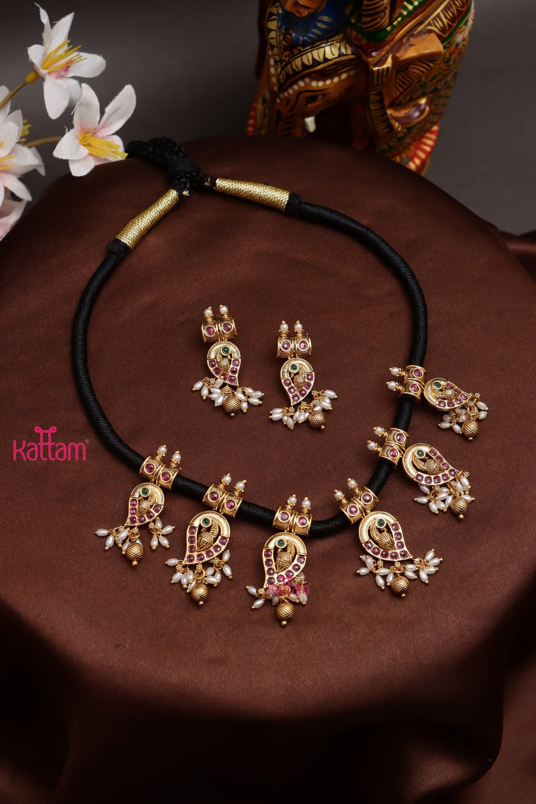 Peacock Paisley Handmade Thread Choker - N3772