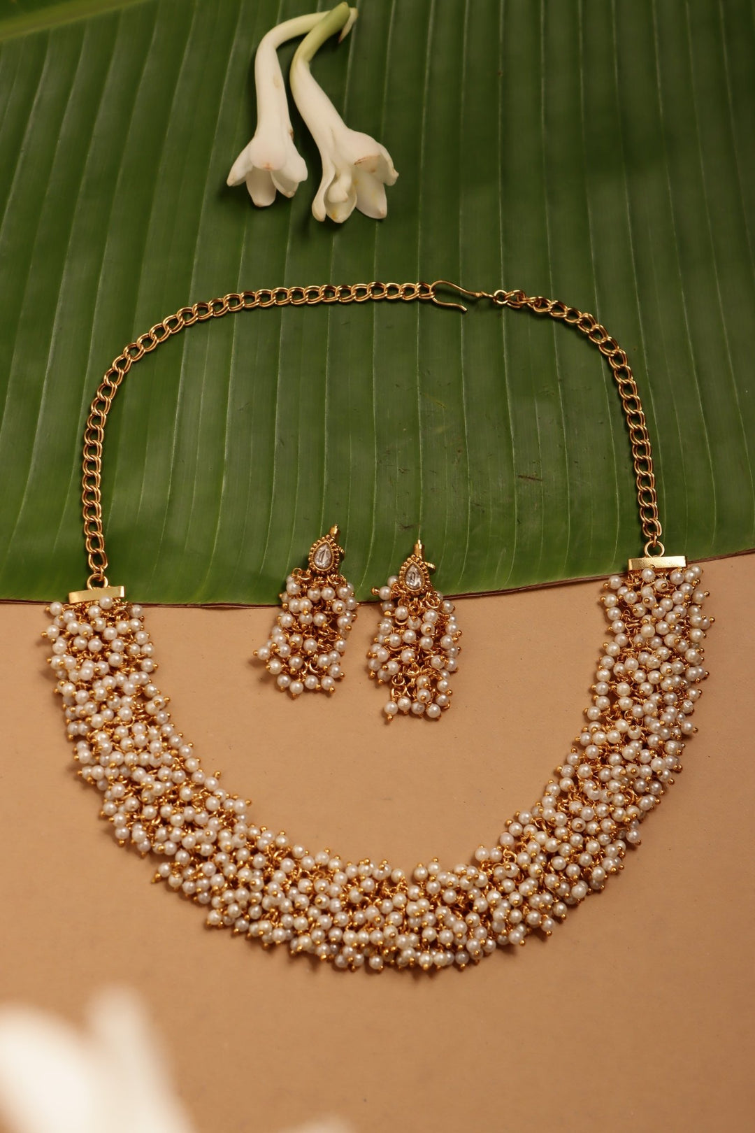Pearl Cluster Choker - N4085