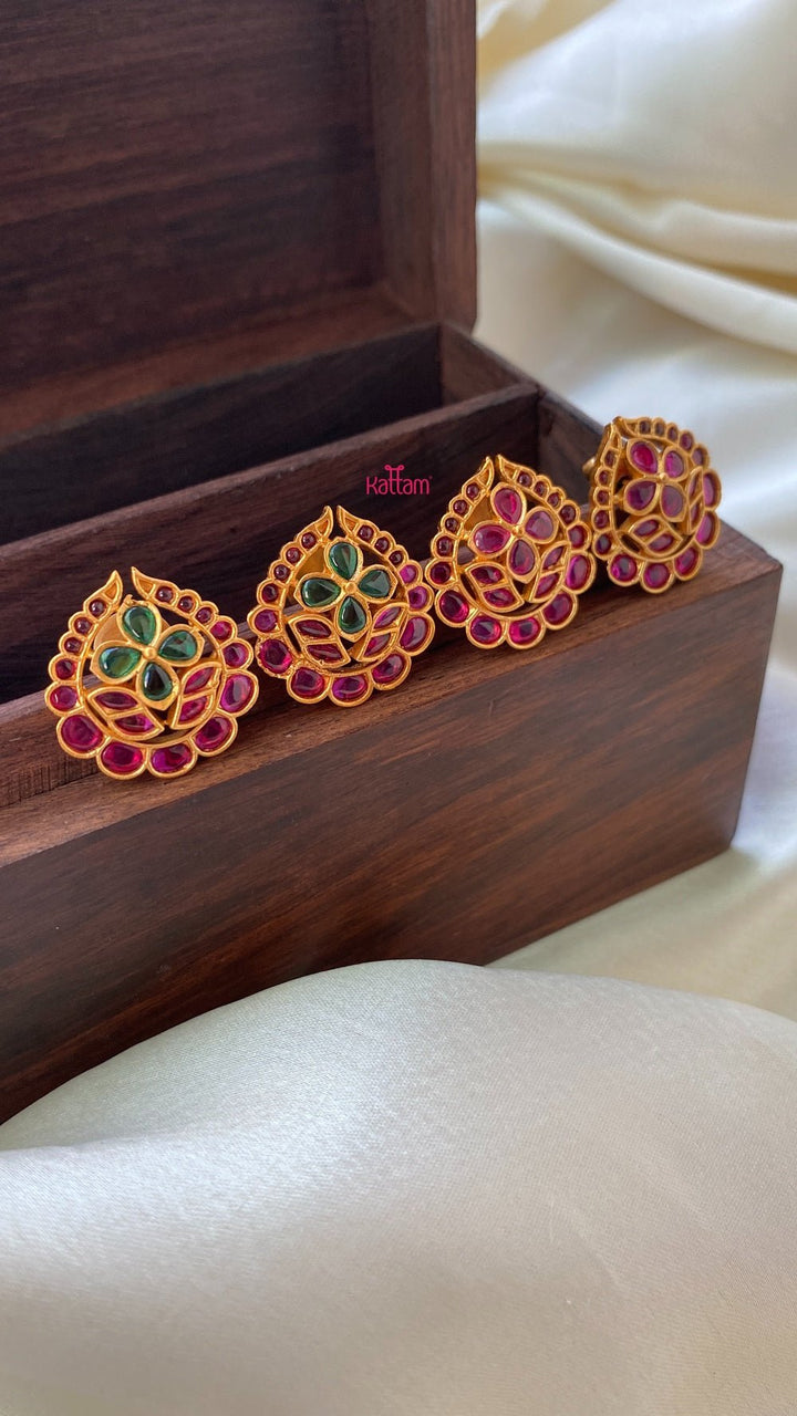 Premium Tilak Stud - E086