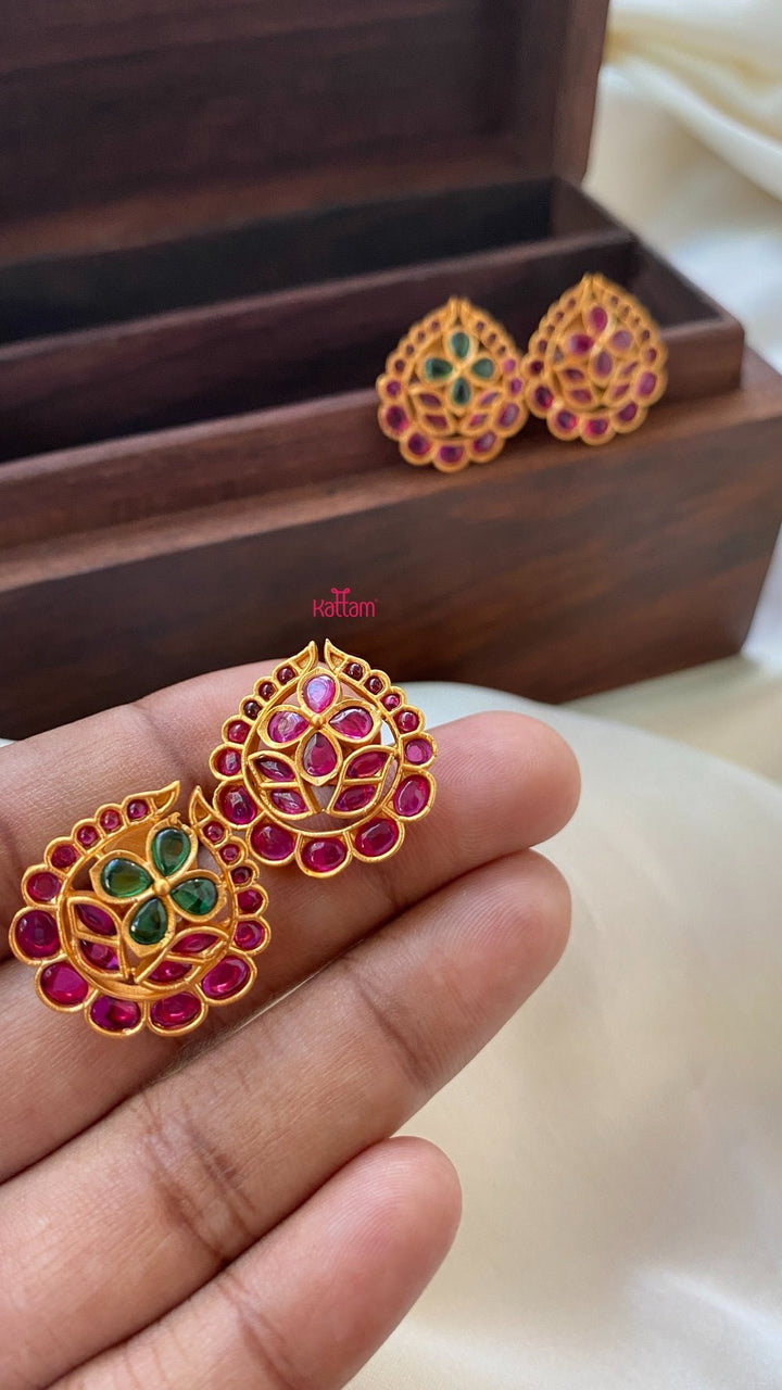 Premium Tilak Stud - E086