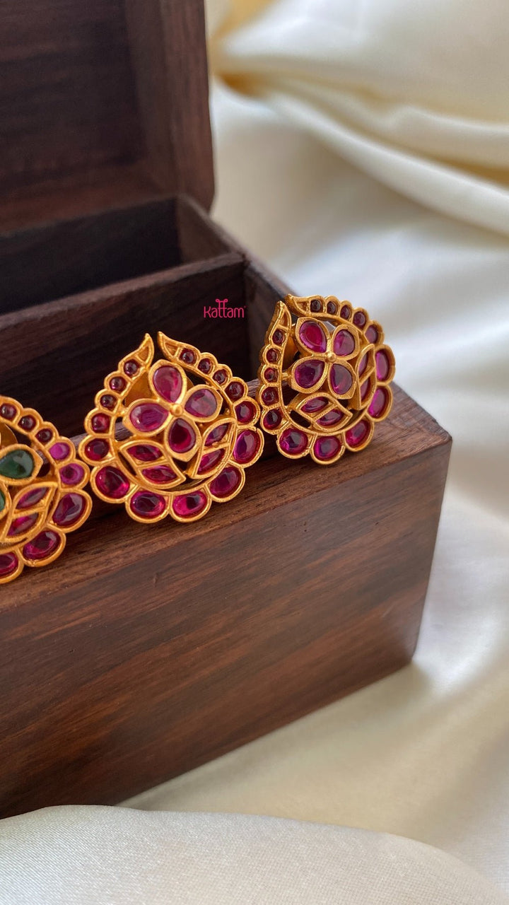 Premium Tilak Stud - E086