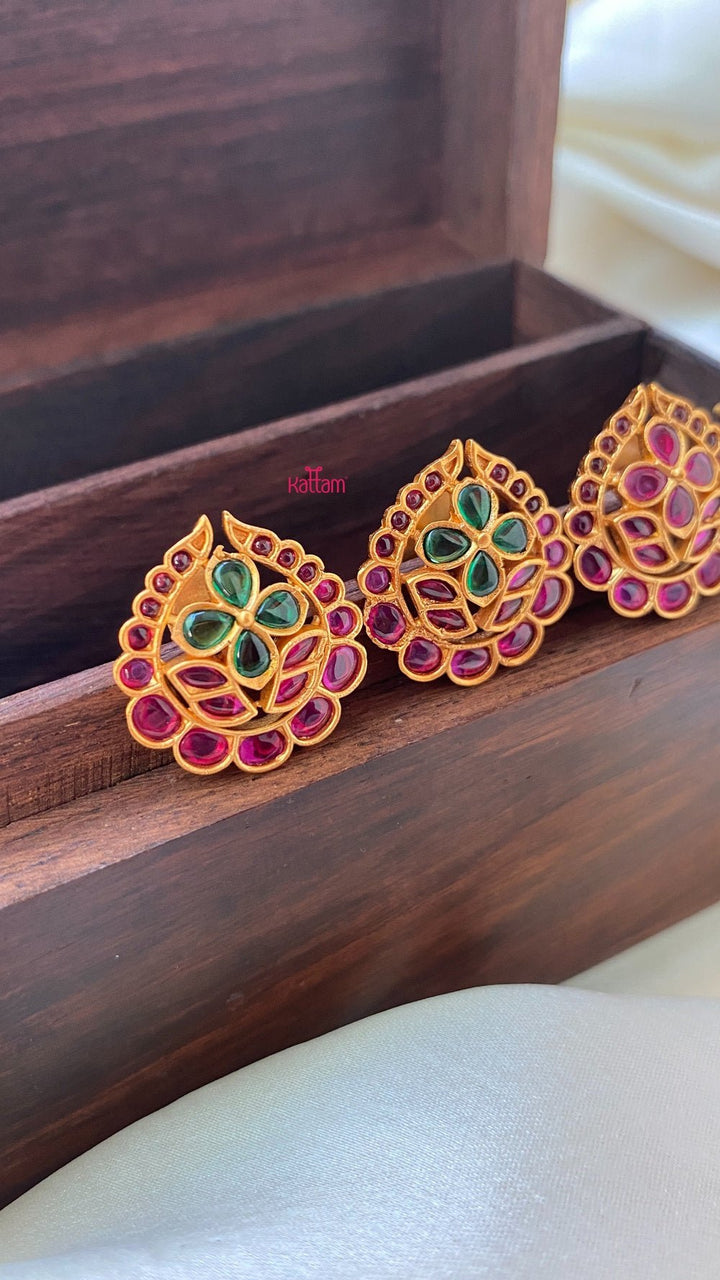 Premium Tilak Stud - E086