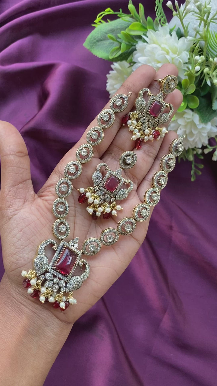 Hency - Victorian AD Maroon Necklace