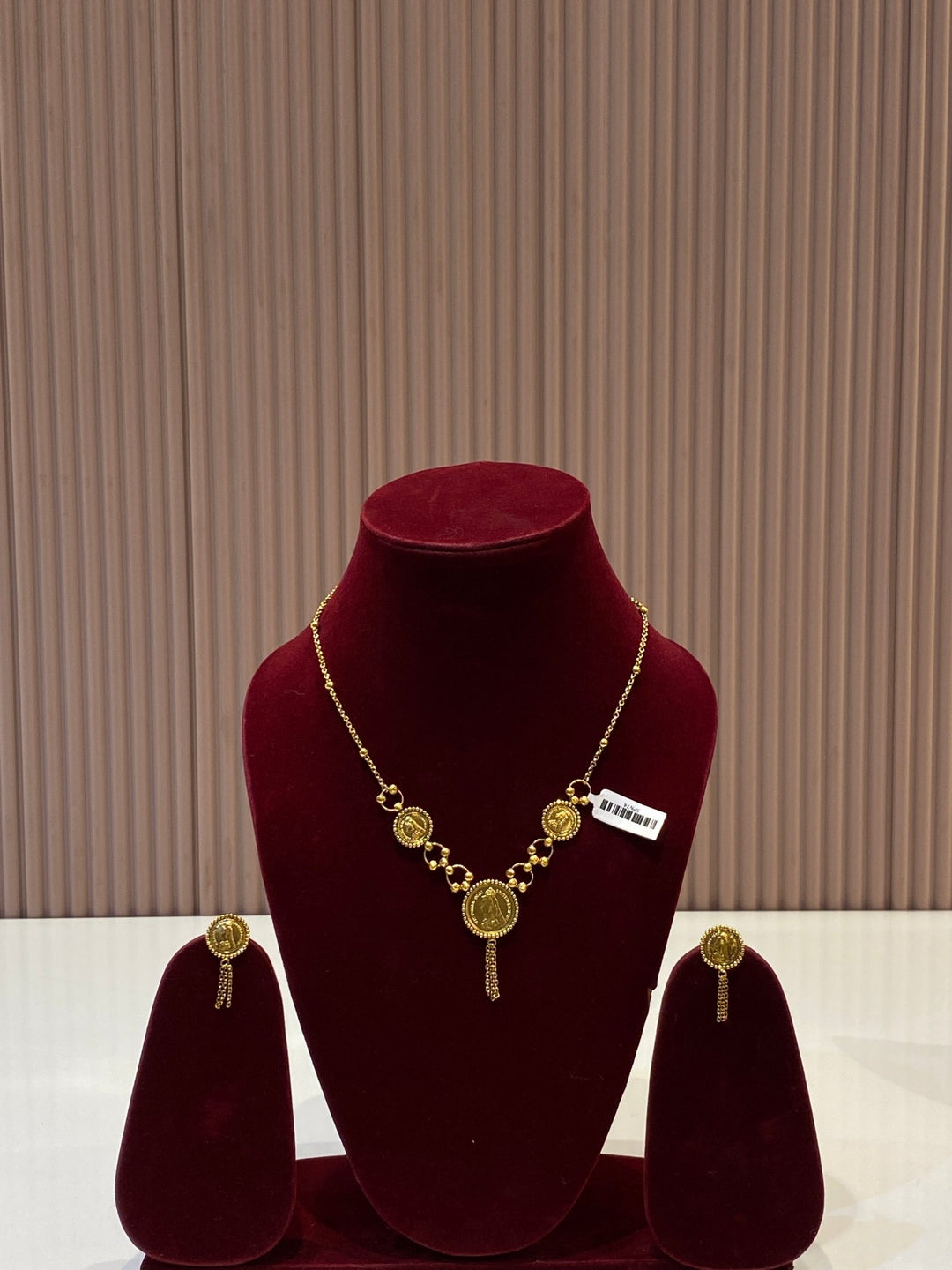 Queen 3 Coin Tassel Chain - SPN74