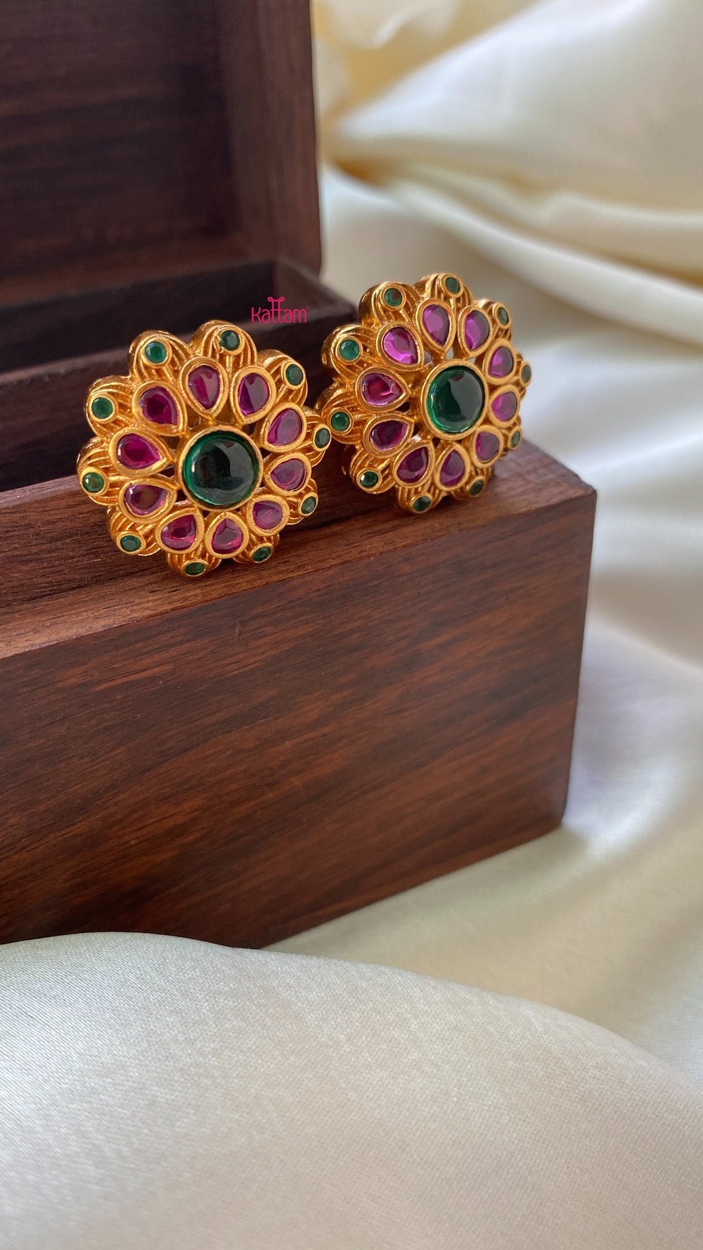Round Stone Earring - E090