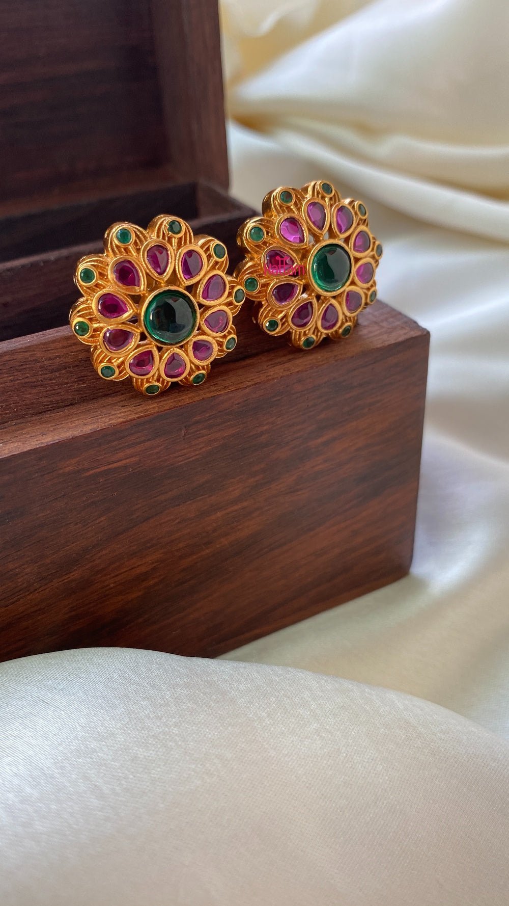 Round Stone Earring - E090