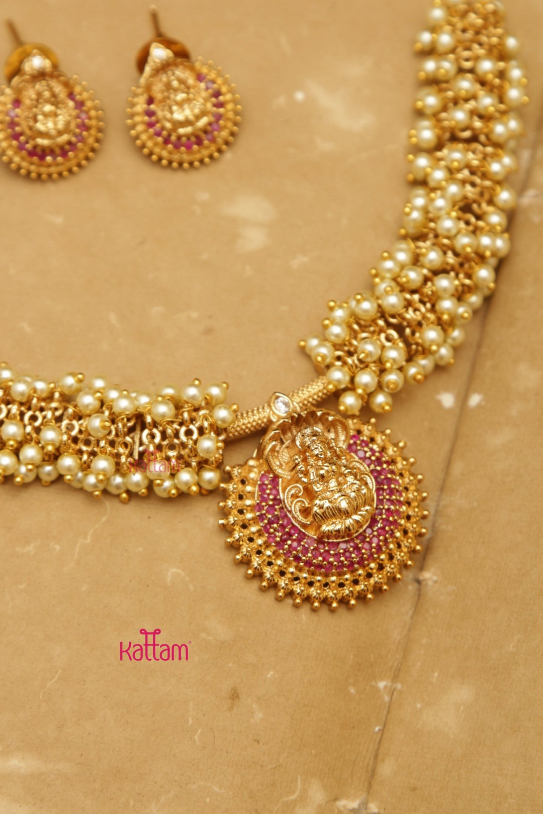 Shakthi - Pearl Clustered Choker - N3640