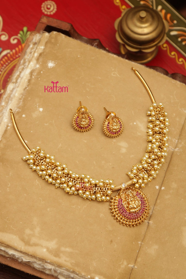 Shakthi - Pearl Clustered Choker - N3640