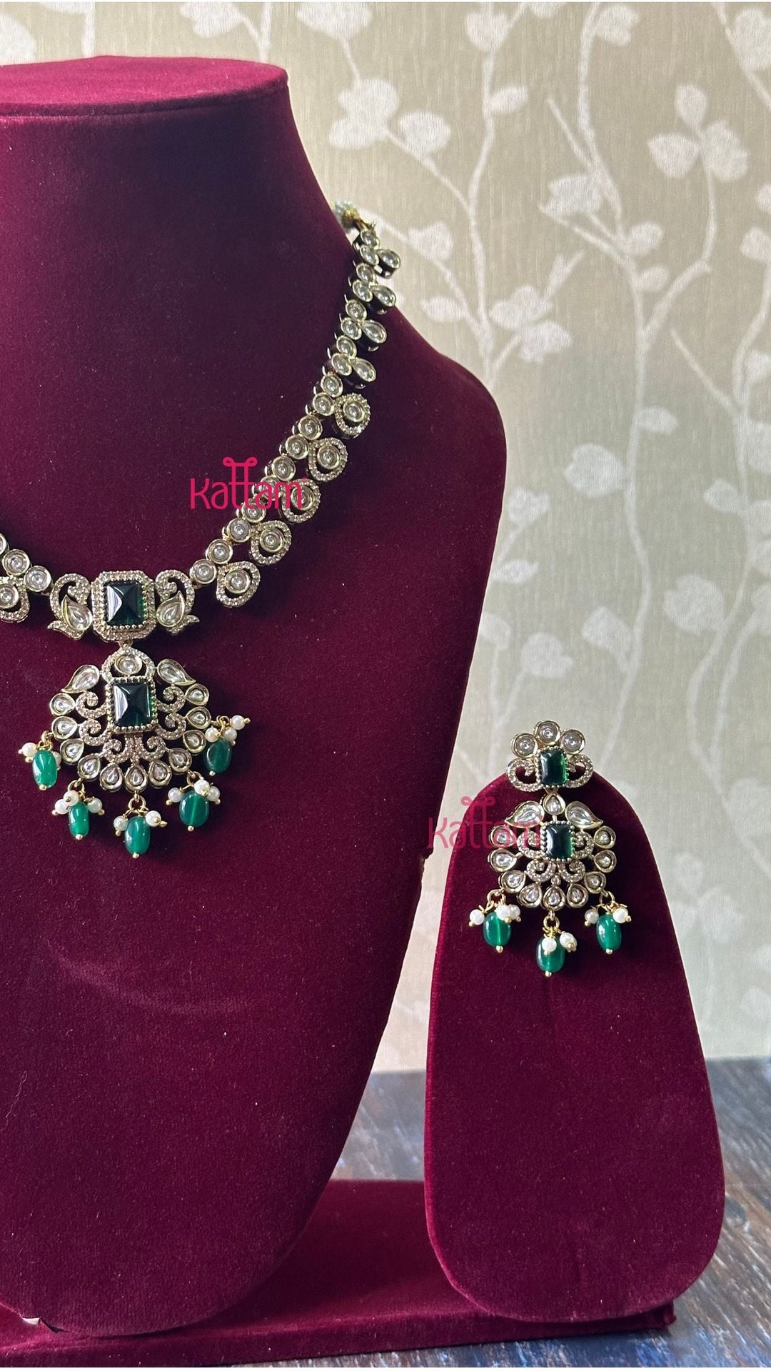 Sherin Victorian Green Short Necklace - N5048