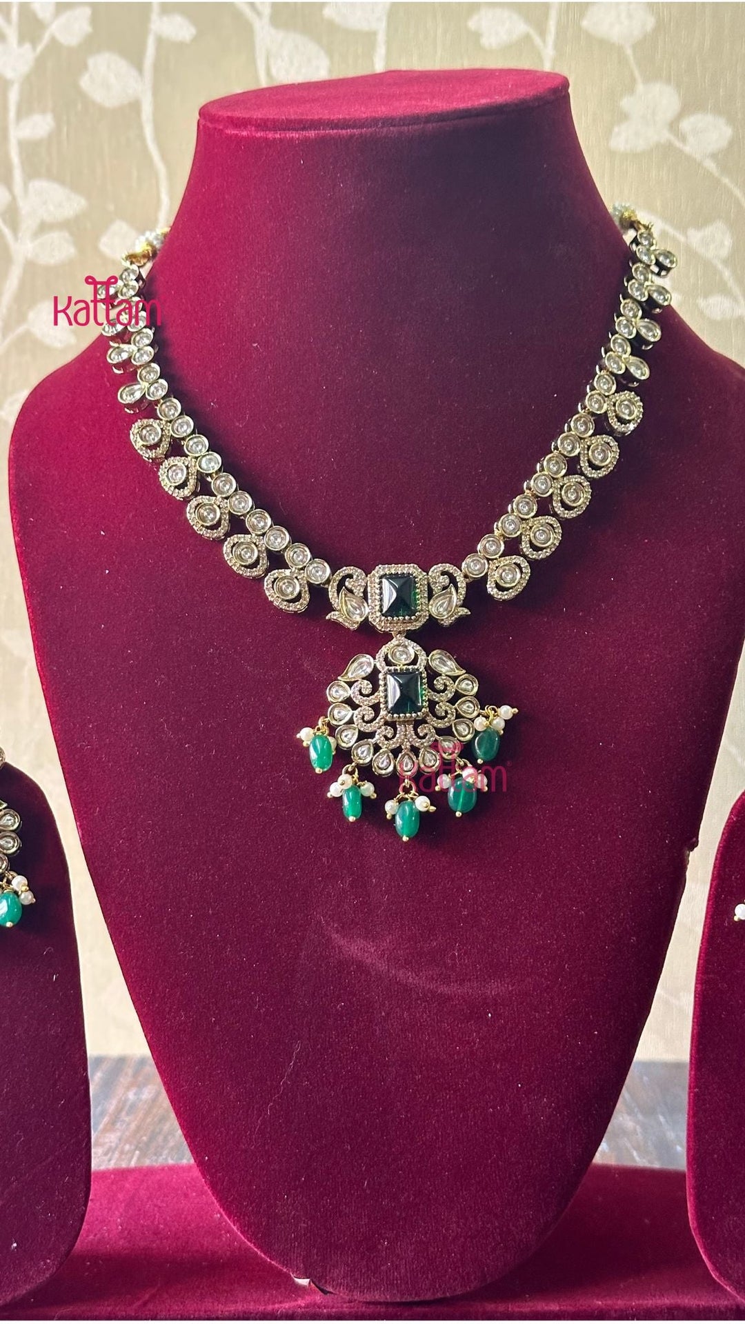 Sherin Victorian Green Short Necklace - N5048