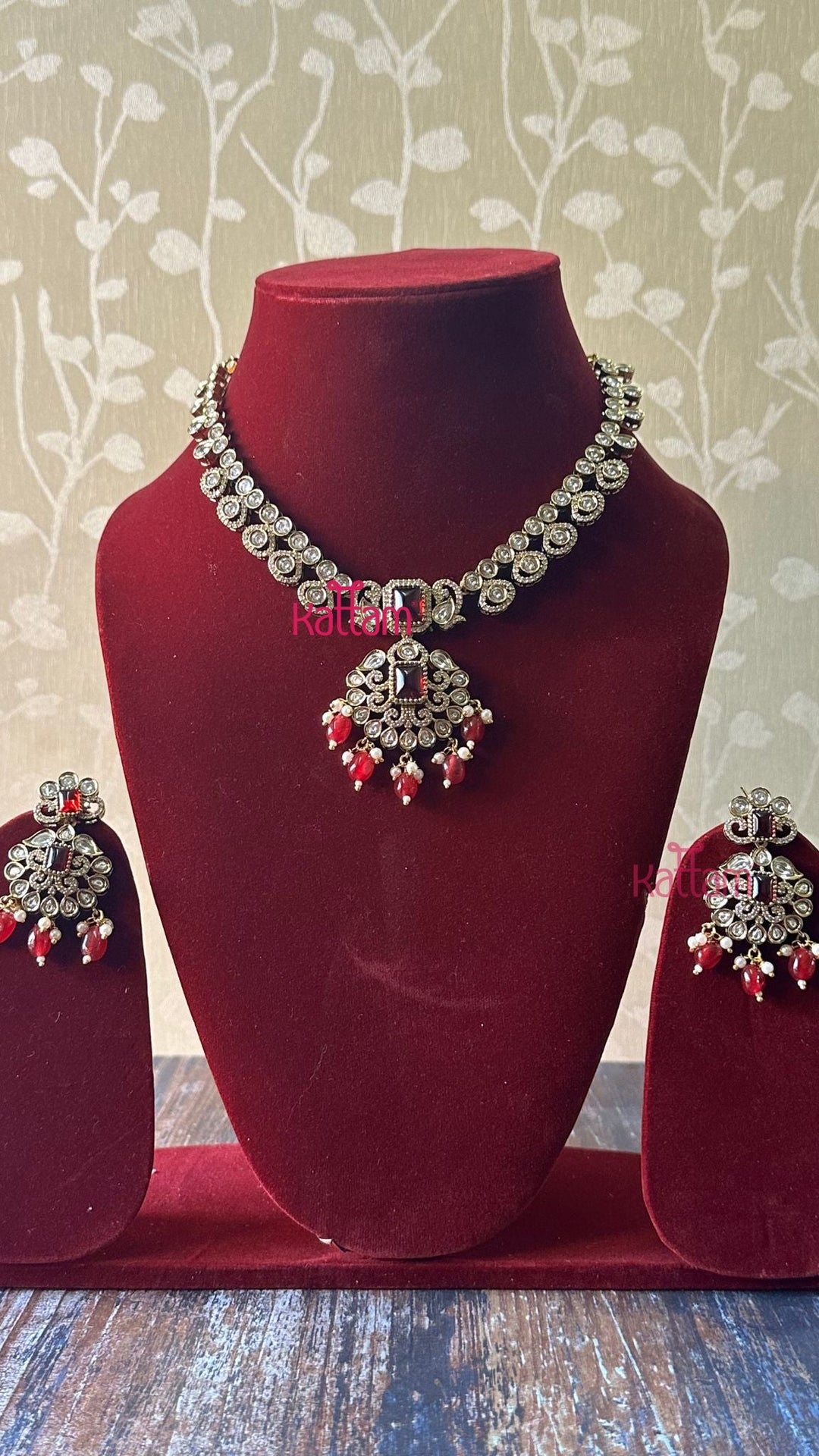 Sherin Victorian Maroon Short Necklace - N5046