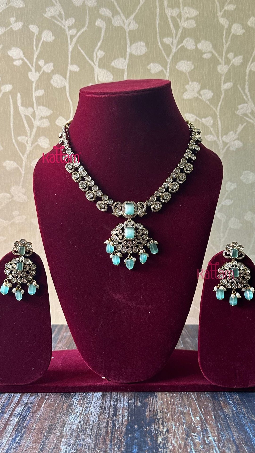 Sherin Victorian Mint Short Necklace - N5045