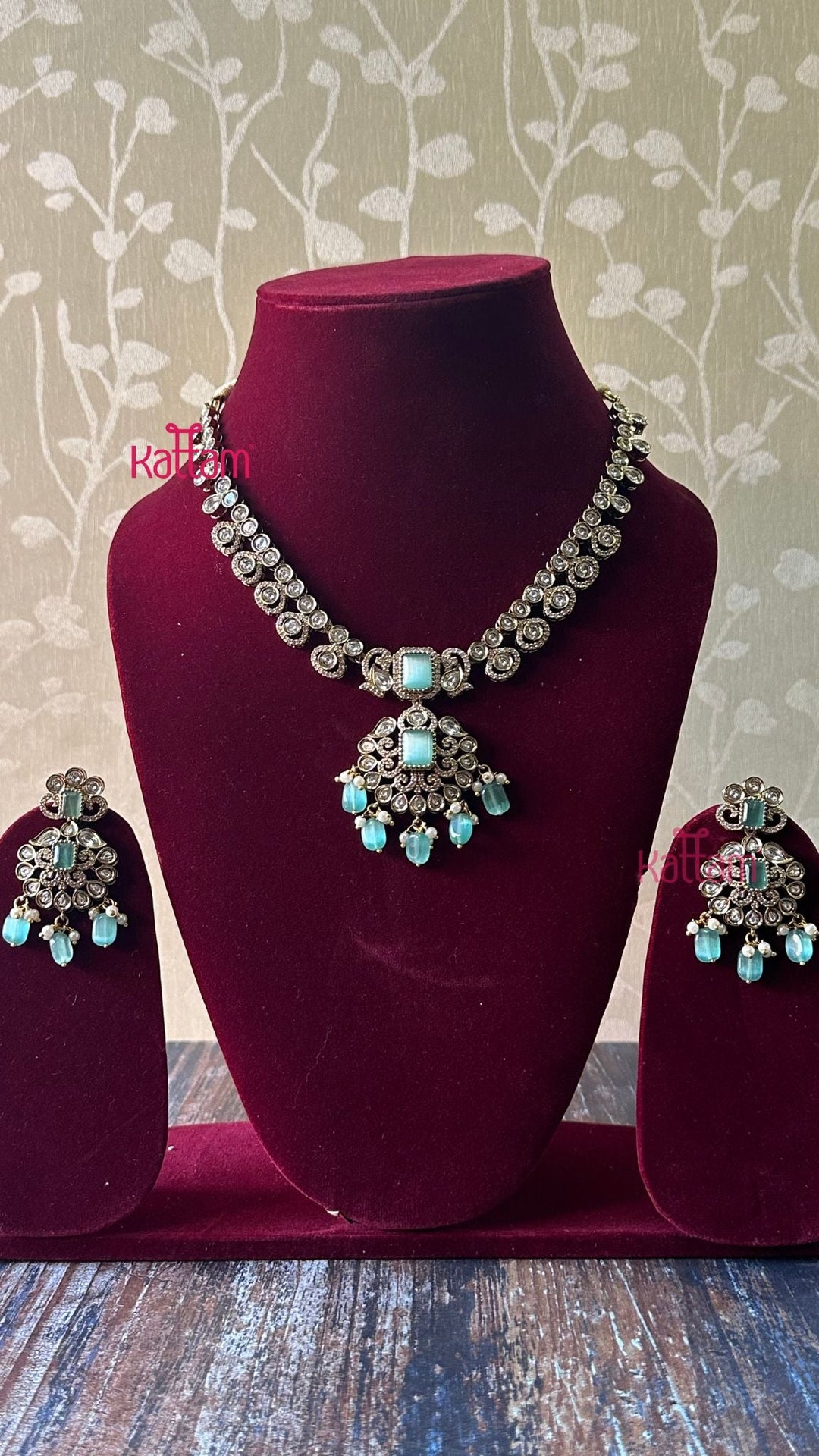 Sherin Victorian Mint Short Necklace - N5045