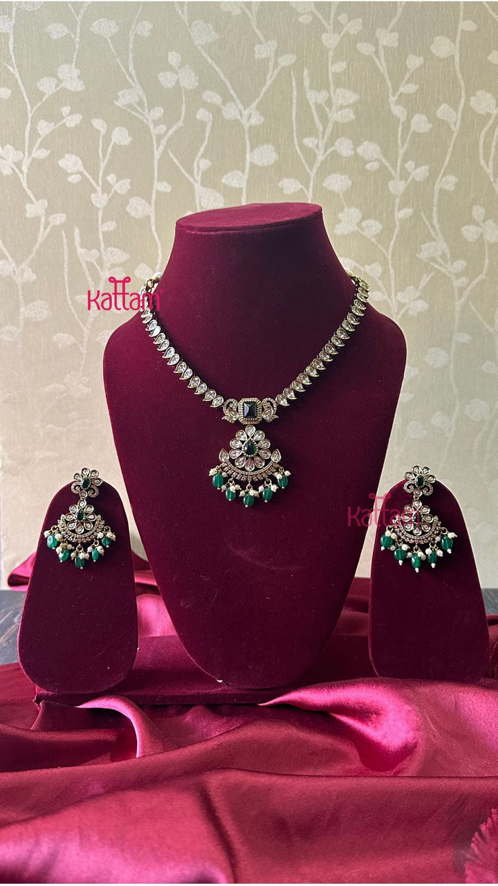 Shirly Victorian Green Short Necklace - N5050