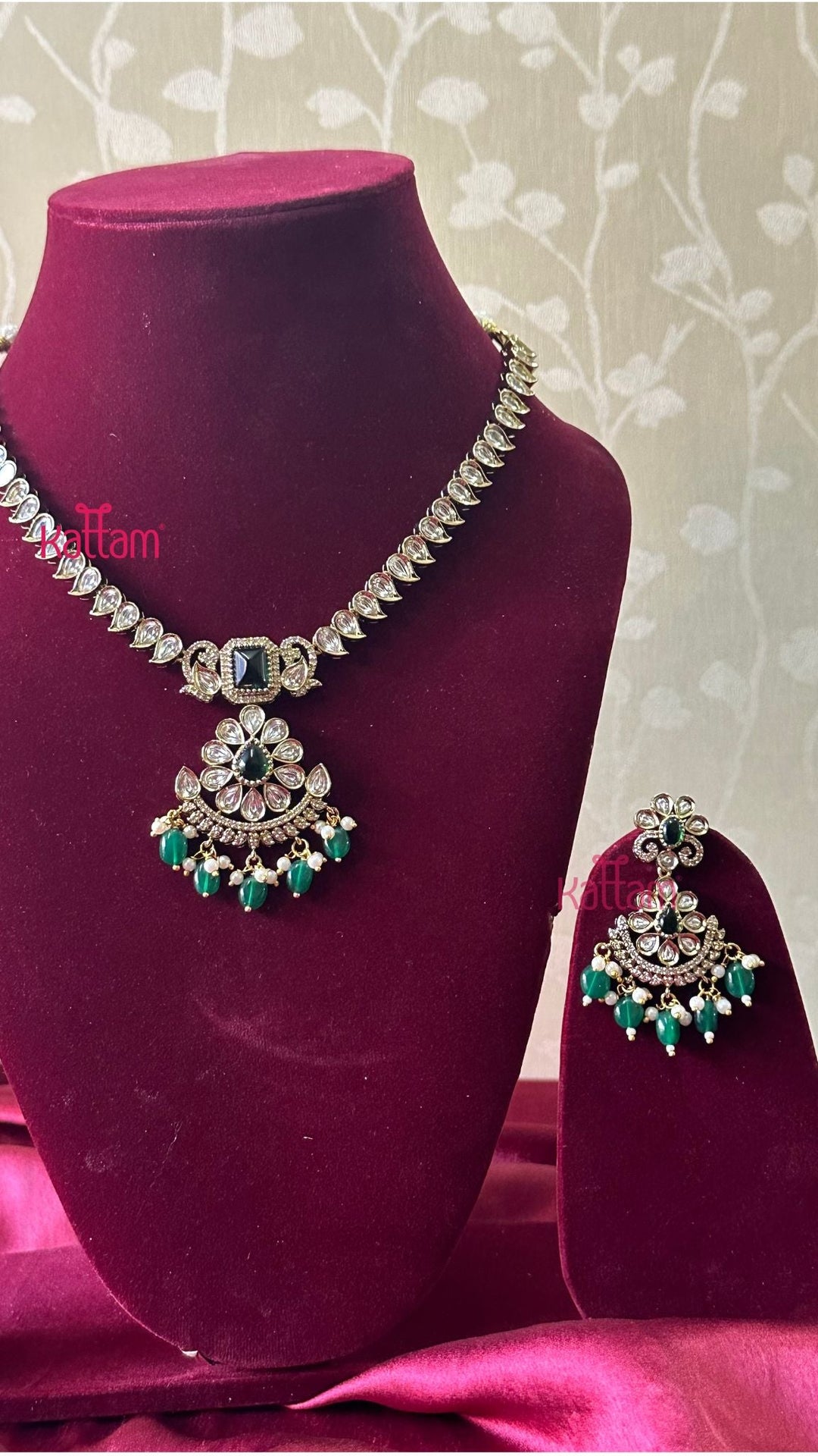 Shirly Victorian Green Short Necklace - N5050
