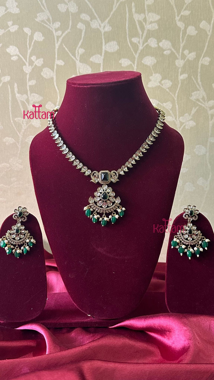 Shirly Victorian Green Short Necklace - N5050