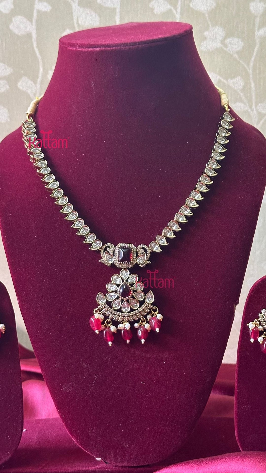 Shirly Victorian Maroon Short Necklace - N5049