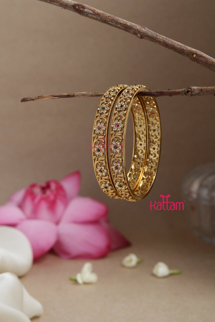 Simple Floral Bangle - B531 - V4